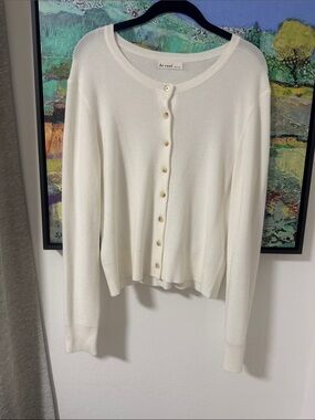 NWOT White Cardigan Sweater Tags removed, never worn   Size L